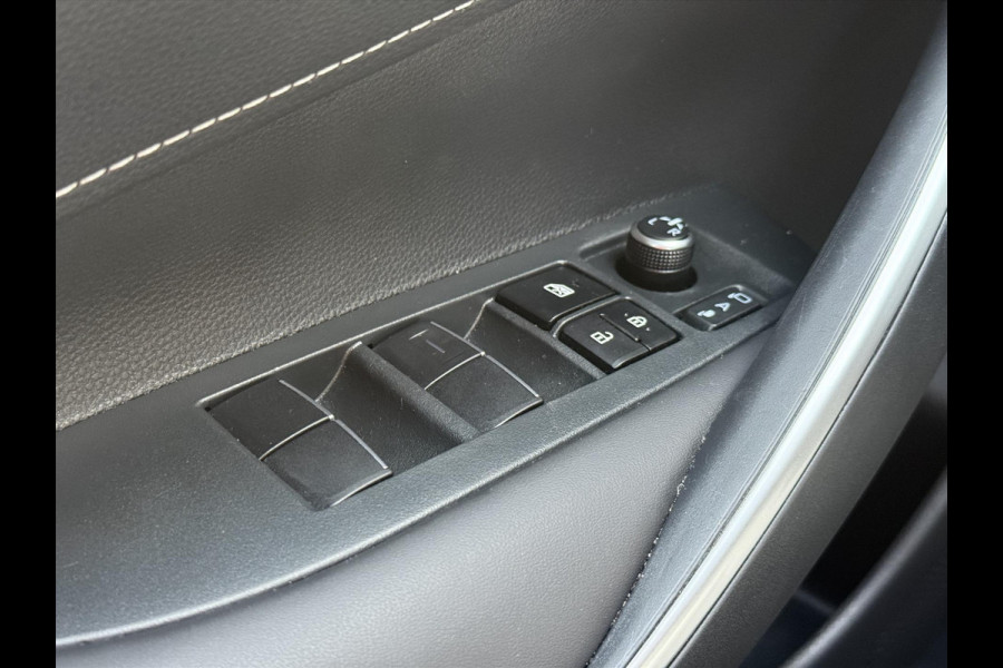 Toyota Corolla Touring Sports 2.0 Hybrid Style | Elektrische achterklep, Stoel + Stuurverwarming, Dodehoekherkenning, Parkeersensoren