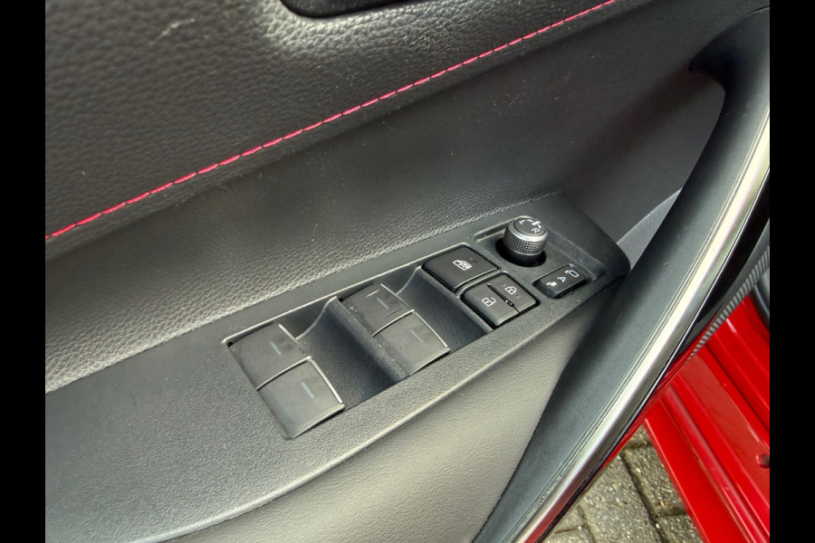 Toyota Corolla 2.0 Hybrid Executive - Automaat - Navi - Camera - Winterpakket - Org.NL