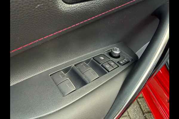 Toyota Corolla 2.0 Hybrid Executive - Automaat - Navi - Camera - Winterpakket - Org.NL