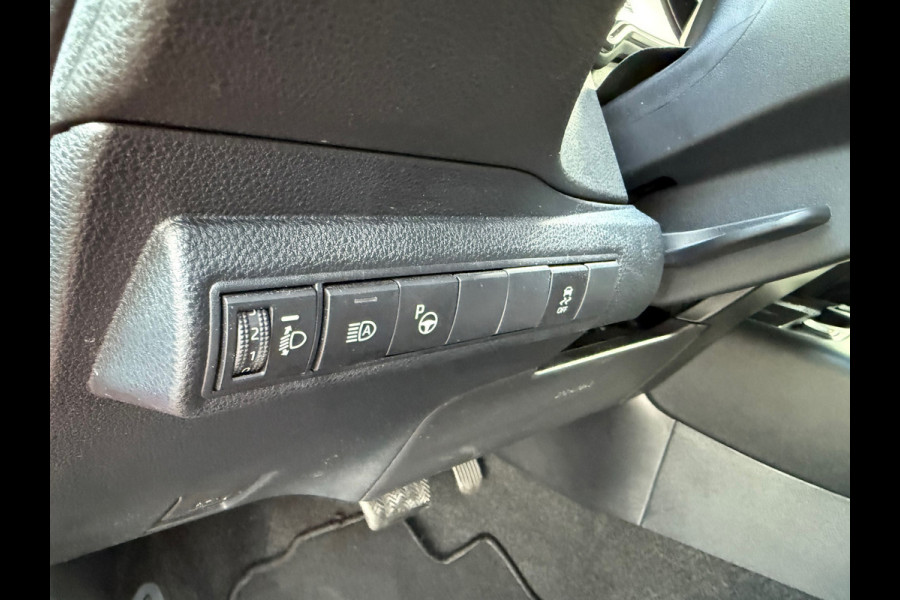 Toyota Corolla 2.0 Hybrid Executive - Automaat - Navi - Camera - Winterpakket - Org.NL