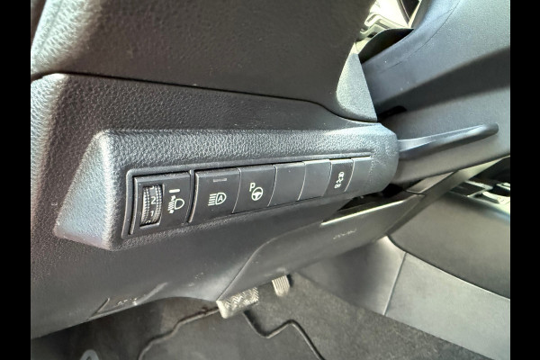 Toyota Corolla 2.0 Hybrid Executive - Automaat - Navi - Camera - Winterpakket - Org.NL