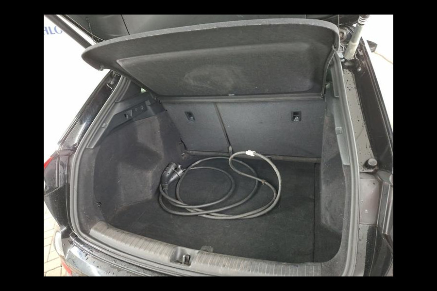 Audi Q4 e-tron 40 S-Line Competition 77 kWh | Navi | Panorama | Virtual Cockpit