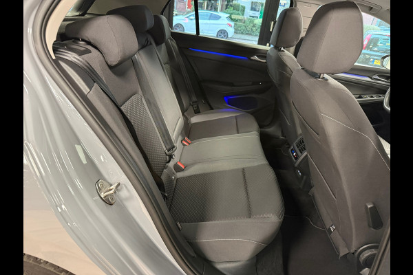 Volkswagen Golf 2.0 TDI DSG ACTIVE IQ LIGHT ACC LED PANO CAMERA PARKEERSENSOREN VOOR EN ACHTER STUURVERWARMING STOELVERWARMING