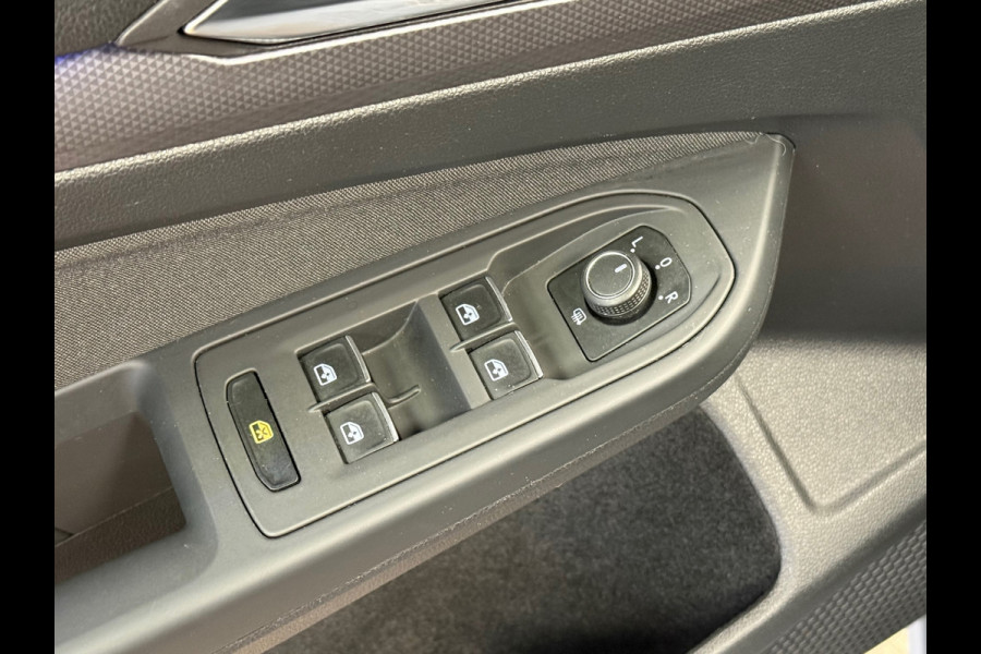Volkswagen Golf 2.0 TDI DSG ACTIVE IQ LIGHT ACC LED PANO CAMERA PARKEERSENSOREN VOOR EN ACHTER STUURVERWARMING STOELVERWARMING