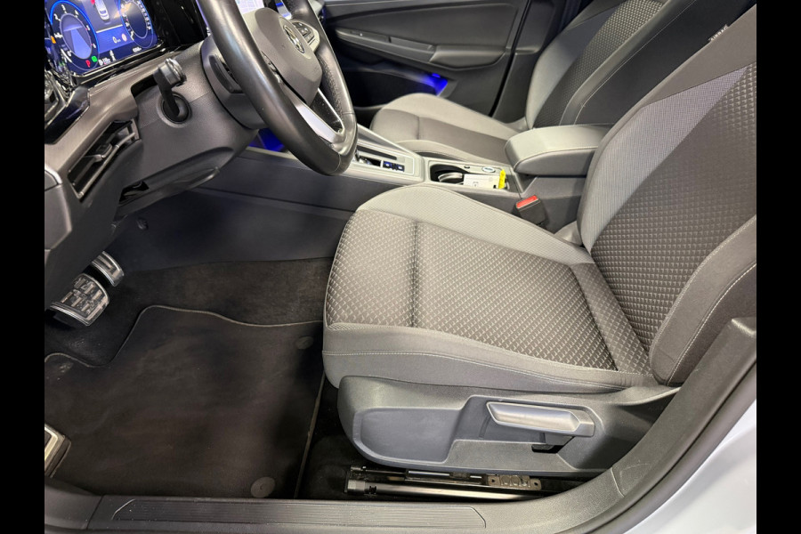 Volkswagen Golf 2.0 TDI DSG ACTIVE IQ LIGHT ACC LED PANO CAMERA PARKEERSENSOREN VOOR EN ACHTER STUURVERWARMING STOELVERWARMING