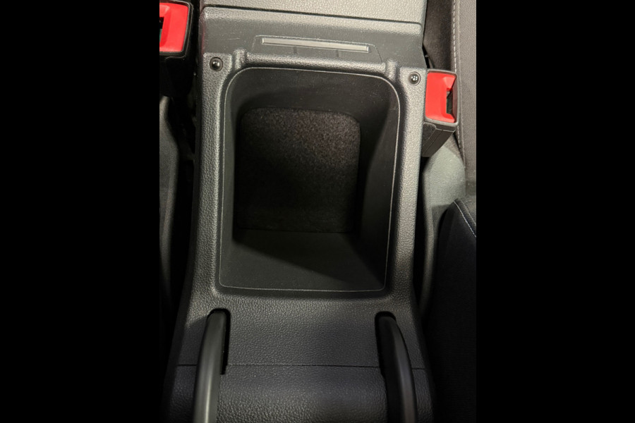 Volkswagen Golf 2.0 TDI DSG ACTIVE IQ LIGHT ACC LED PANO CAMERA PARKEERSENSOREN VOOR EN ACHTER STUURVERWARMING STOELVERWARMING