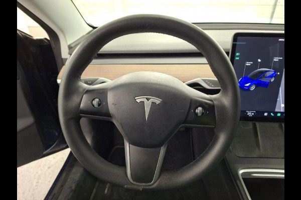 Tesla Model 3 Long Range Dual Motor AWD | Autopilot | Panorama | Leder |