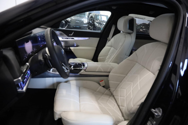 BMW 7 Serie 750e xDrive Pro M-Sportpakket NO REGSTR MY 2026 LED HUD Active cruise PANO DAB B&W SOUND LEASE V/A 444,- pm