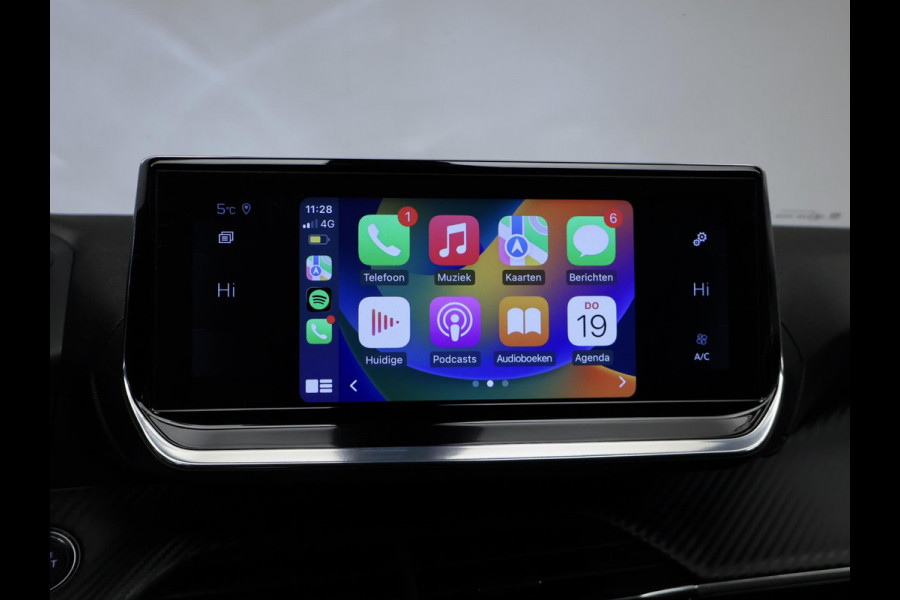 Peugeot 2008 1.2 PureTech Allure Sport (APPLE CARPLAY,NAVI,CAMERA,GETINT,CLIMATE,CRUISE,ELEKTRISCH PAKKET,SPORTSTOELEN,LM VELGEN)