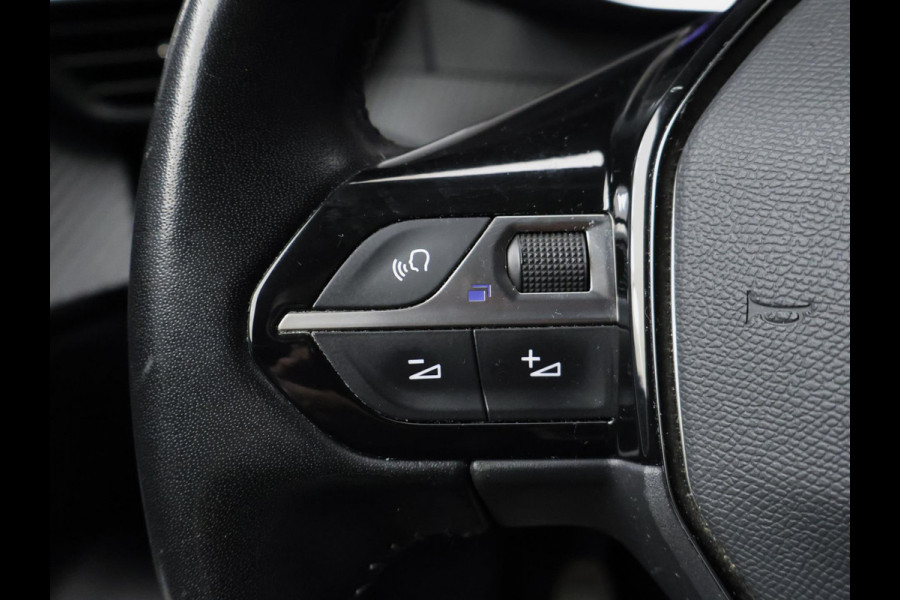 Peugeot 2008 1.2 PureTech Allure Sport (APPLE CARPLAY,NAVI,CAMERA,GETINT,CLIMATE,CRUISE,ELEKTRISCH PAKKET,SPORTSTOELEN,LM VELGEN)