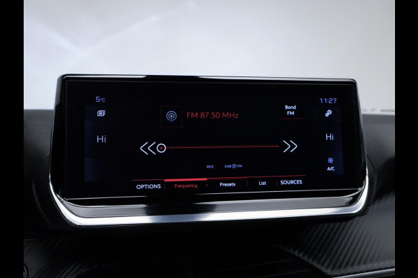 Peugeot 2008 1.2 PureTech Allure Sport (APPLE CARPLAY,NAVI,CAMERA,GETINT,CLIMATE,CRUISE,ELEKTRISCH PAKKET,SPORTSTOELEN,LM VELGEN)
