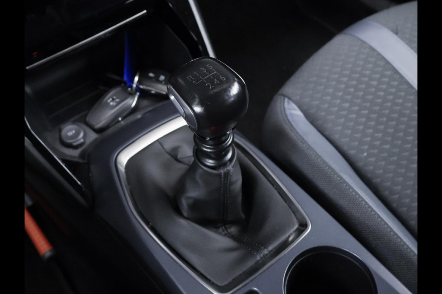 Peugeot 2008 1.2 PureTech Allure Sport (APPLE CARPLAY,NAVI,CAMERA,GETINT,CLIMATE,CRUISE,ELEKTRISCH PAKKET,SPORTSTOELEN,LM VELGEN)