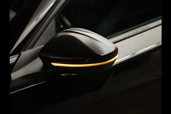 Peugeot 2008 1.2 PureTech Allure Sport (APPLE CARPLAY,NAVI,CAMERA,GETINT,CLIMATE,CRUISE,ELEKTRISCH PAKKET,SPORTSTOELEN,LM VELGEN)