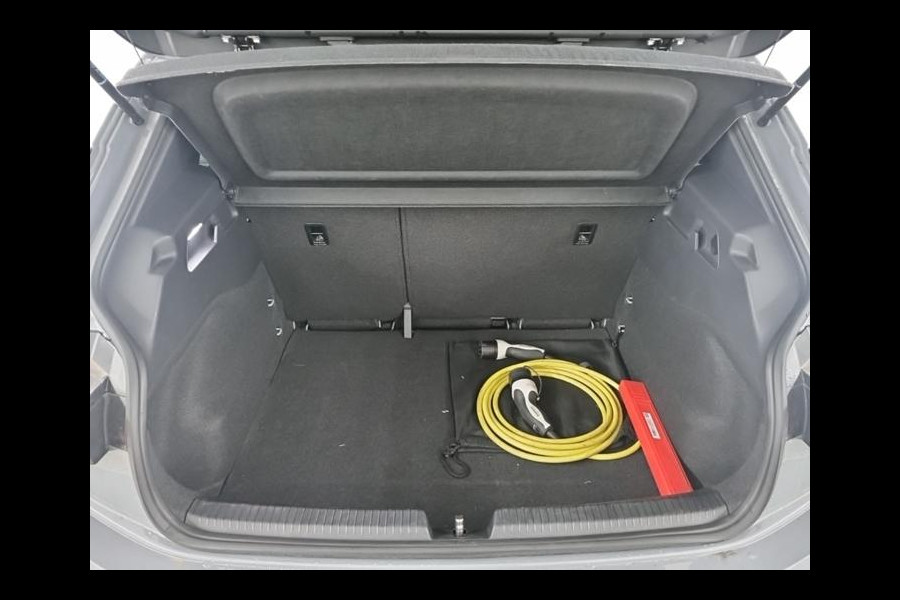 CUPRA Born Aut. Essential Edition 62 kWh | Groot Navi | Apple Car Play | ECC | PDC |