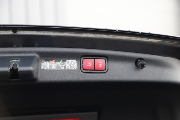 Mercedes-Benz C-Klasse AMG 63 S E Performance | 680PK | Achterasbesturing | Head-up | Burmester | Keyless-go | Sfeerverlichting | Digital-light | Acc |