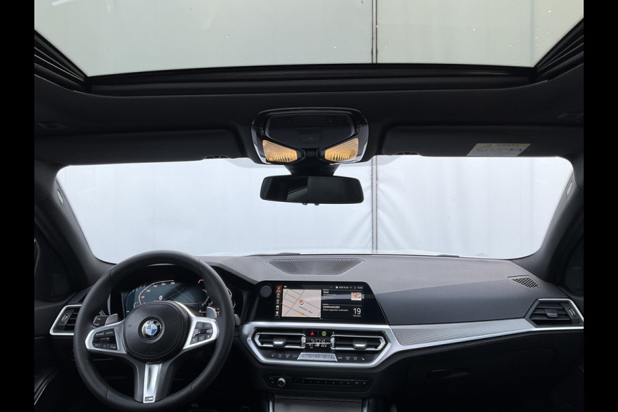BMW 3-serie 320i Executive Edition M-Sport Automaat Pano 19 Inch Carplay NL-Auto Uitstraling!