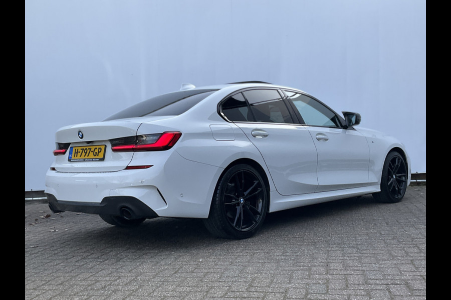 BMW 3-serie 320i Executive Edition M-Sport Automaat Pano 19 Inch Carplay NL-Auto Uitstraling!