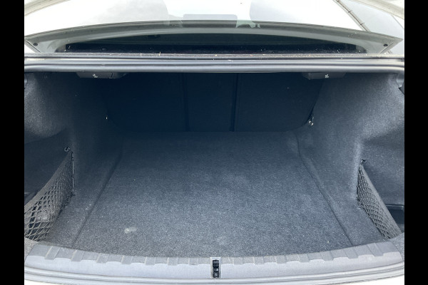 BMW 3-serie 320i Executive Edition M-Sport Automaat Pano 19 Inch Carplay NL-Auto Uitstraling!