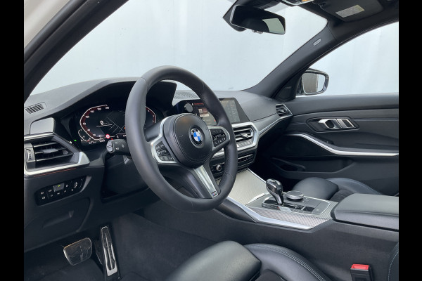 BMW 3-serie 320i Executive Edition M-Sport Automaat Pano 19 Inch Carplay NL-Auto Uitstraling!