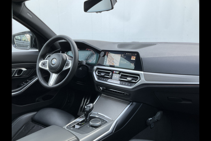 BMW 3-serie 320i Executive Edition M-Sport Automaat Pano 19 Inch Carplay NL-Auto Uitstraling!