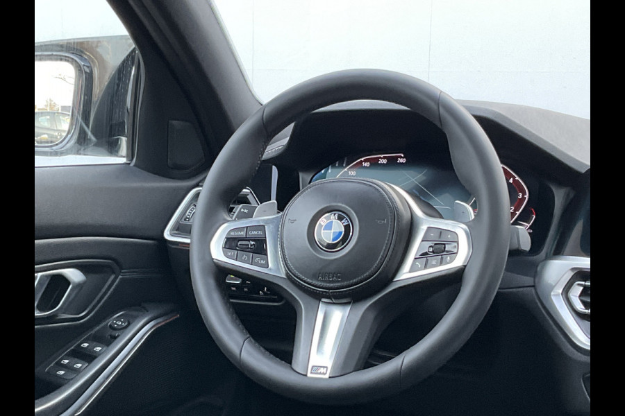 BMW 3-serie 320i Executive Edition M-Sport Automaat Pano 19 Inch Carplay NL-Auto Uitstraling!