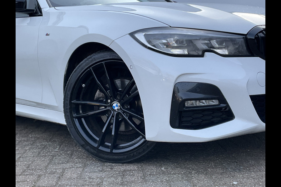 BMW 3-serie 320i Executive Edition M-Sport Automaat Pano 19 Inch Carplay NL-Auto Uitstraling!