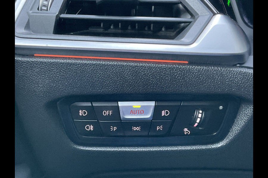 BMW 3-serie 320i Executive Edition M-Sport Automaat Pano 19 Inch Carplay NL-Auto Uitstraling!