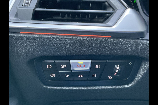 BMW 3-serie 320i Executive Edition M-Sport Automaat Pano 19 Inch Carplay NL-Auto Uitstraling!