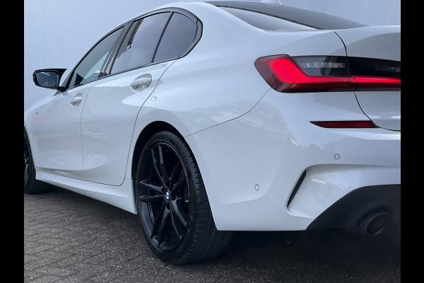 BMW 3-serie 320i Executive Edition M-Sport Automaat Pano 19 Inch Carplay NL-Auto Uitstraling!