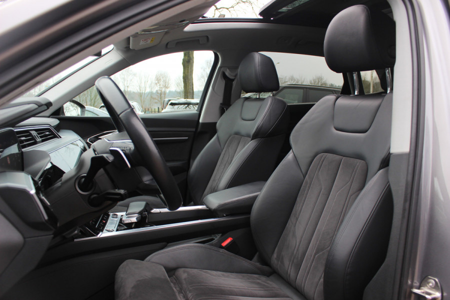 Audi e-tron 50 quattro Business edition Plus 71 kWh / SoH 92,9% / Panoramadak / Camera / Luchtvering / Intr.voorverwarming / Leder&Alcantara / 20'' / Navigatie / DAB / Stoelverwarming / ACC