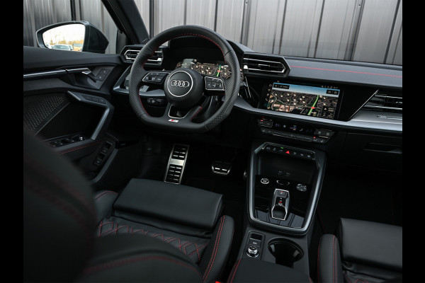 Audi A3 Sportback 45 TFSI e 272pk S edition Competition | Panoramadak | Ambiance interieur | Active Cruise | Sonos Sound | S-Seats + Memory | Head-Up | Camera | Stoelverwarming | Keyless