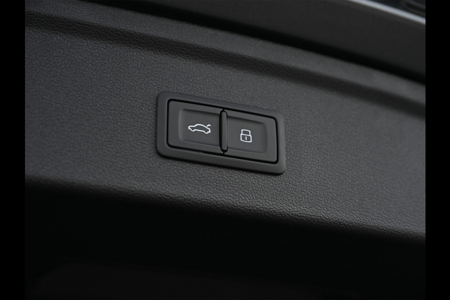 Audi A3 Sportback 45 TFSI e 272pk S edition Competition | Panoramadak | Ambiance interieur | Active Cruise | Sonos Sound | S-Seats + Memory | Head-Up | Camera | Stoelverwarming | Keyless
