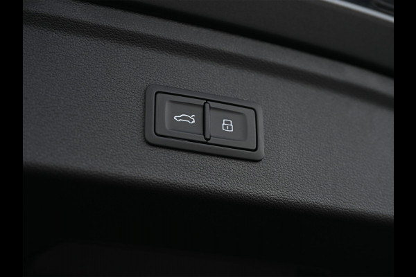 Audi A3 Sportback 45 TFSI e 272pk S edition Competition | Panoramadak | Ambiance interieur | Active Cruise | Sonos Sound | S-Seats + Memory | Head-Up | Camera | Stoelverwarming | Keyless