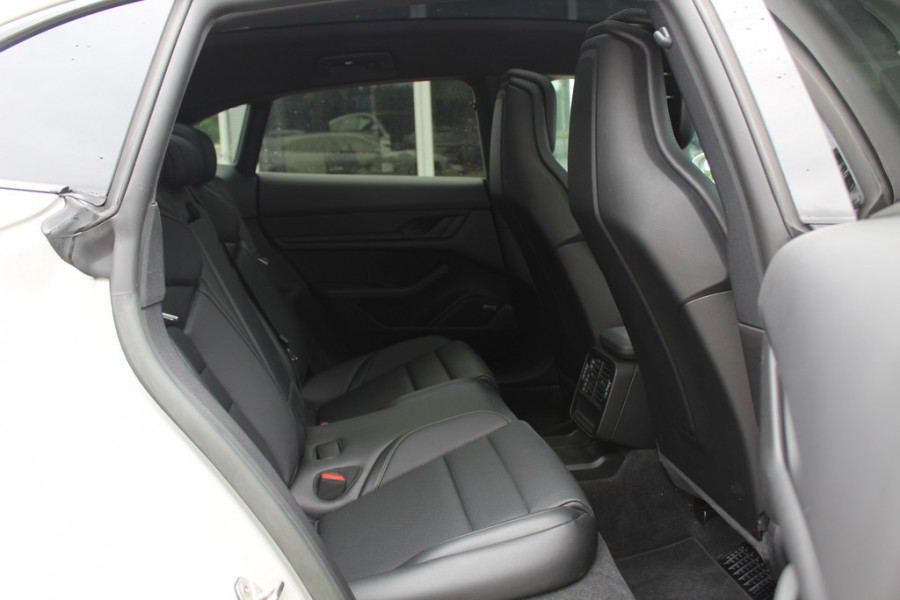 Porsche Taycan Sport Turismo 93 kWh / SOH 95% / 360Camera / Performance+ ACCU / Panoramadak / Sportchrono / Luchtvering / Matrix LED / Luxe Leder / 21''  / Bose / Stoel+Stuurverwarming / Warmtepomp / Dodehoek / DAB / ACC 39.111