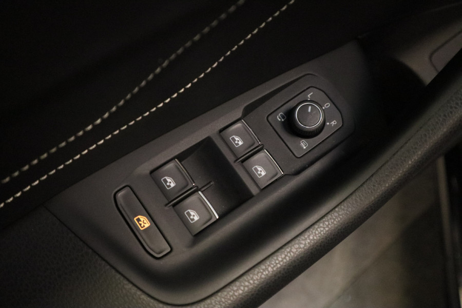 Volkswagen Passat Variant 1.5 TSI Elegance Business R IQ-led Navigatie Adaptive-Cruise