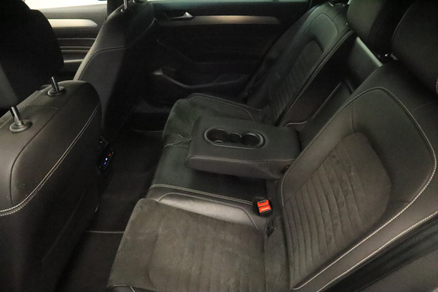 Volkswagen Passat Variant 1.5 TSI Elegance Business R IQ-led Navigatie Adaptive-Cruise
