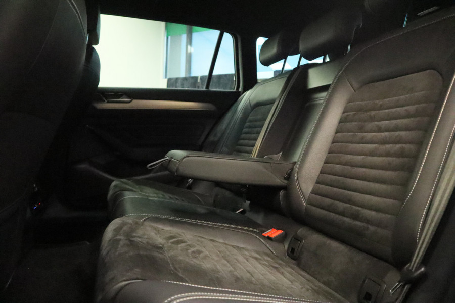 Volkswagen Passat Variant 1.5 TSI Elegance Business R IQ-led Navigatie Adaptive-Cruise