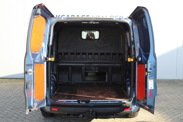 Ford Transit Custom 300 2.0-130pk TDCI L1H1 Trend Dubb. cabine. Trekgewicht 2.500kg ! Airco, stoel- spiegelverwarming, bijrijdersstoel, dubbele cabine, trekhaak, parkeersensoren v+a, navigatie, telefoonvoorb., metallic lak