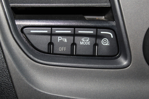 Ford Transit Custom 300 2.0-130pk TDCI L1H1 Trend Dubb. cabine. Trekgewicht 2.500kg ! Airco, stoel- spiegelverwarming, bijrijdersstoel, dubbele cabine, trekhaak, parkeersensoren v+a, navigatie, telefoonvoorb., metallic lak