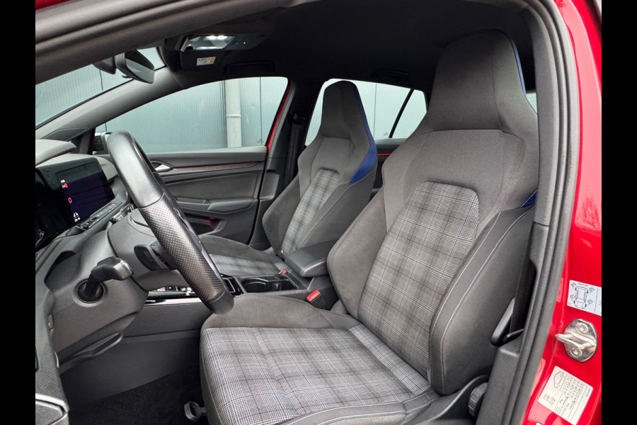Volkswagen Golf 1.4 eHybrid GTE Black Style * Camera * Side Assist * Stuurverwarming *