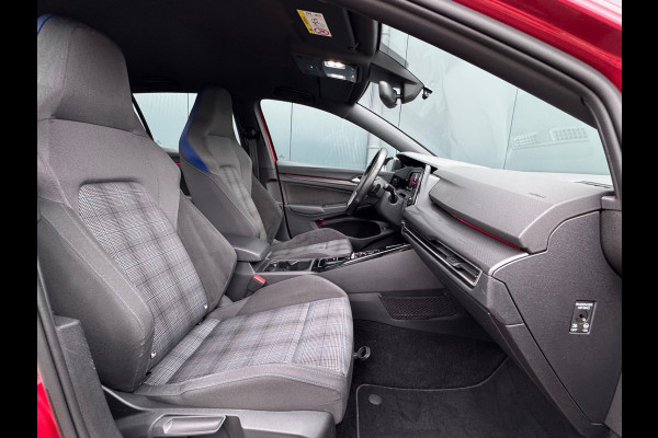 Volkswagen Golf 1.4 eHybrid GTE Black Style * Camera * Side Assist * Stuurverwarming *