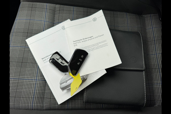 Volkswagen Golf 1.4 eHybrid GTE Black Style * Camera * Side Assist * Stuurverwarming *