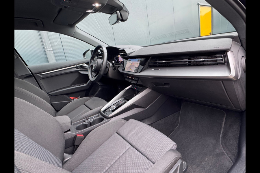 Audi A3 Limousine 30 TFSI Advanced edition * Navigatie * Parkeersensoren * Sportstoelen * Cruise Control *