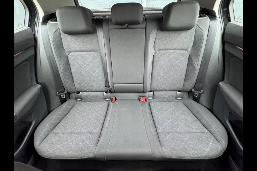 Volkswagen Golf 1.0 TSI Life * Carplay * Parkeersensoren * Adaptieve Cruise Control *