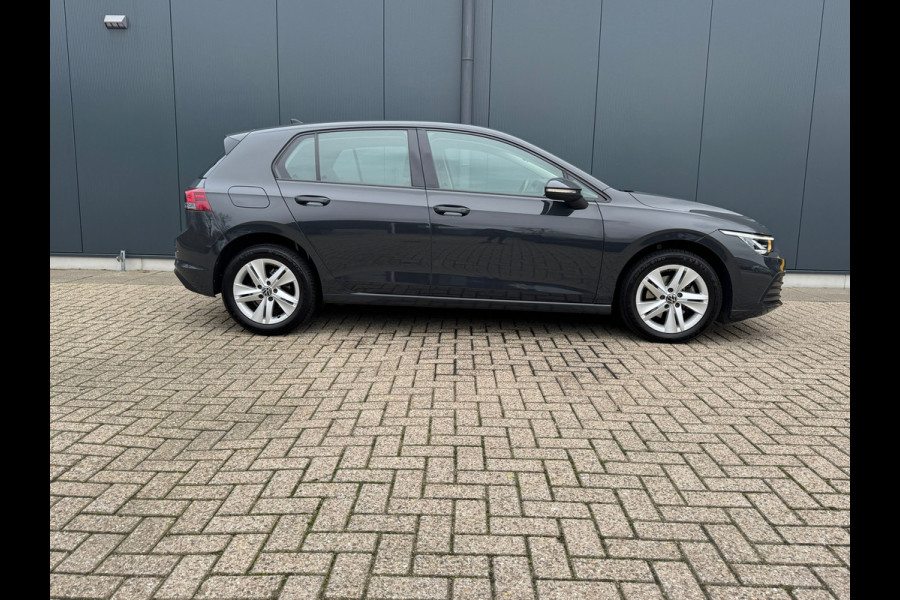 Volkswagen Golf 1.0 TSI Life * Carplay * Parkeersensoren * Adaptieve Cruise Control *