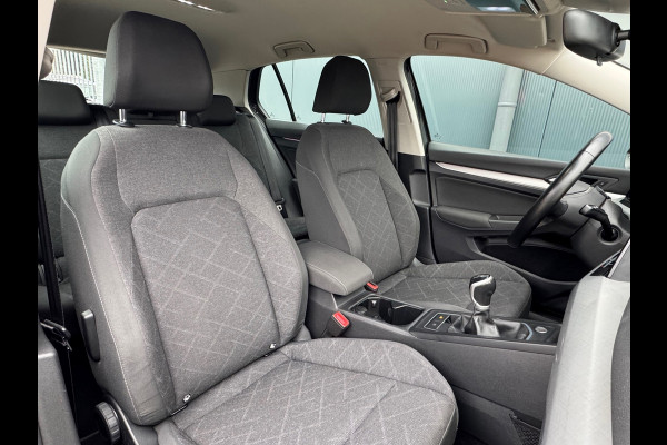 Volkswagen Golf 1.0 TSI Life * Carplay * Parkeersensoren * Adaptieve Cruise Control *