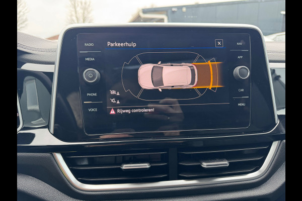 Volkswagen T-Roc 1.0 TSI R-Line * Panorama * Adaptieve Cruise Control * Carplay *