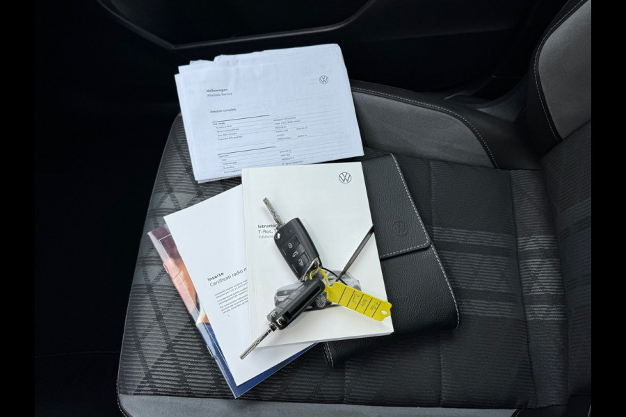 Volkswagen T-Roc 1.0 TSI R-Line * Panorama * Adaptieve Cruise Control * Carplay *