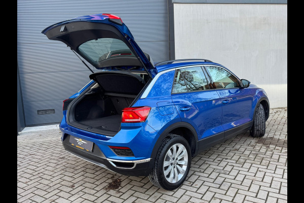 Volkswagen T-Roc 1.0 TSI Style * Navigatie * Led * Stoelverwarming * Adaptieve Cruise Control *