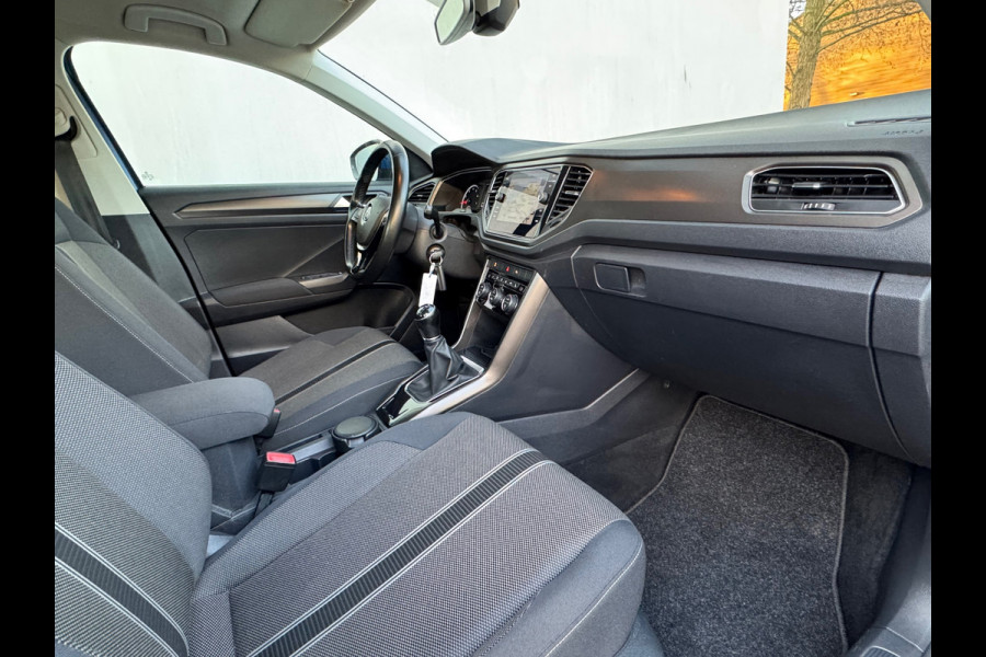 Volkswagen T-Roc 1.0 TSI Style * Navigatie * Led * Stoelverwarming * Adaptieve Cruise Control *